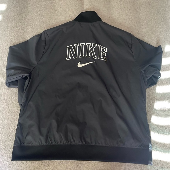 Nike Jacket - Picture 2 of 4
